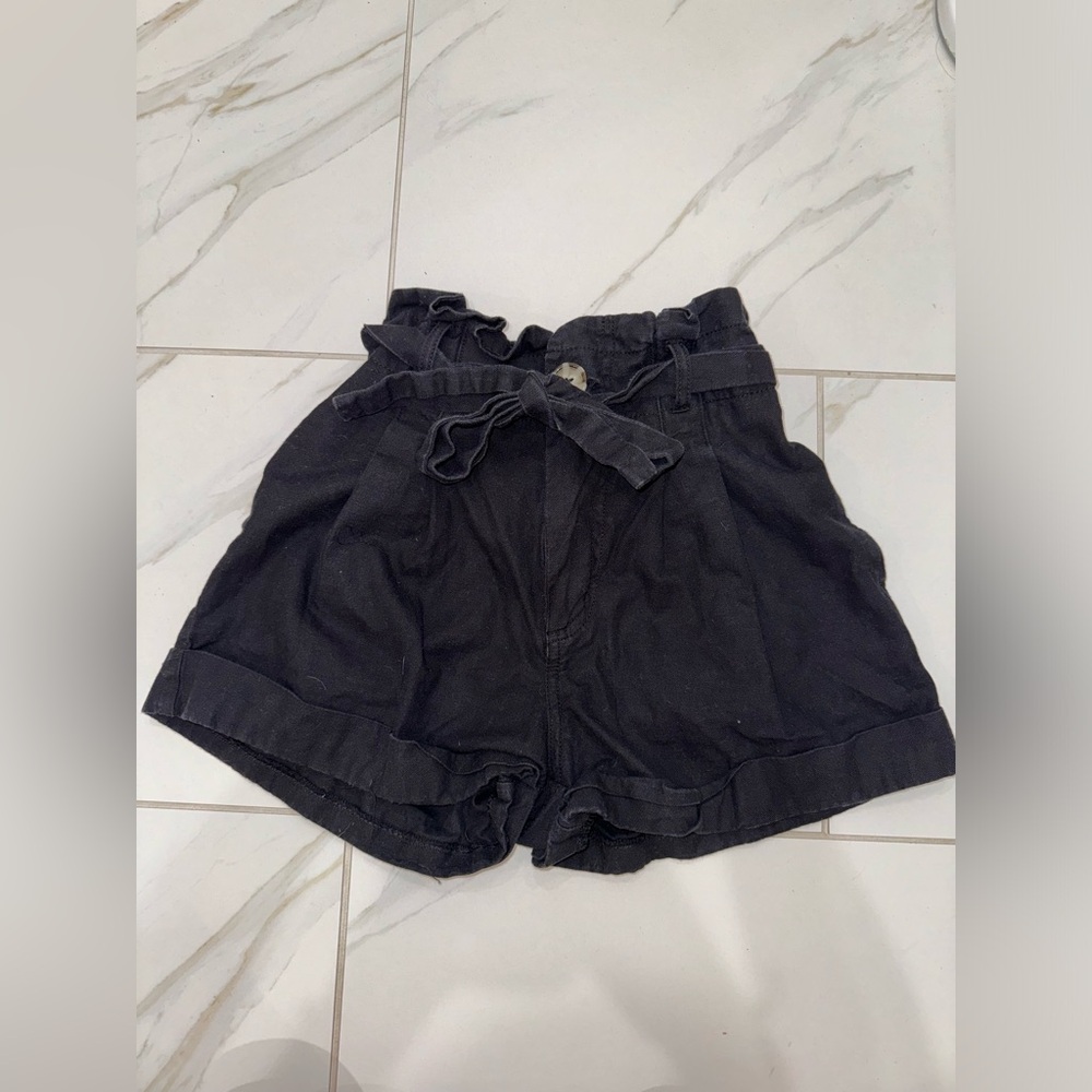Paperback black shorts with tie